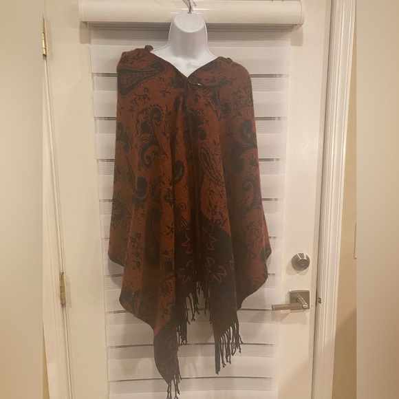 Reversible Knit cape with hood. One size fits all - Picture 2 of 5